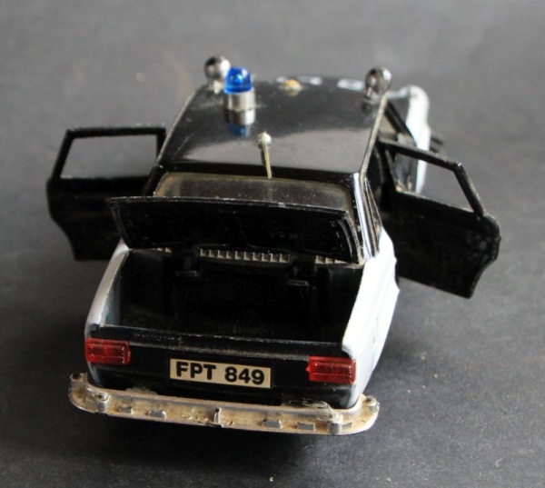 Polistil Volvo 164 E "Polis" 1968 Metallmodell (9981)